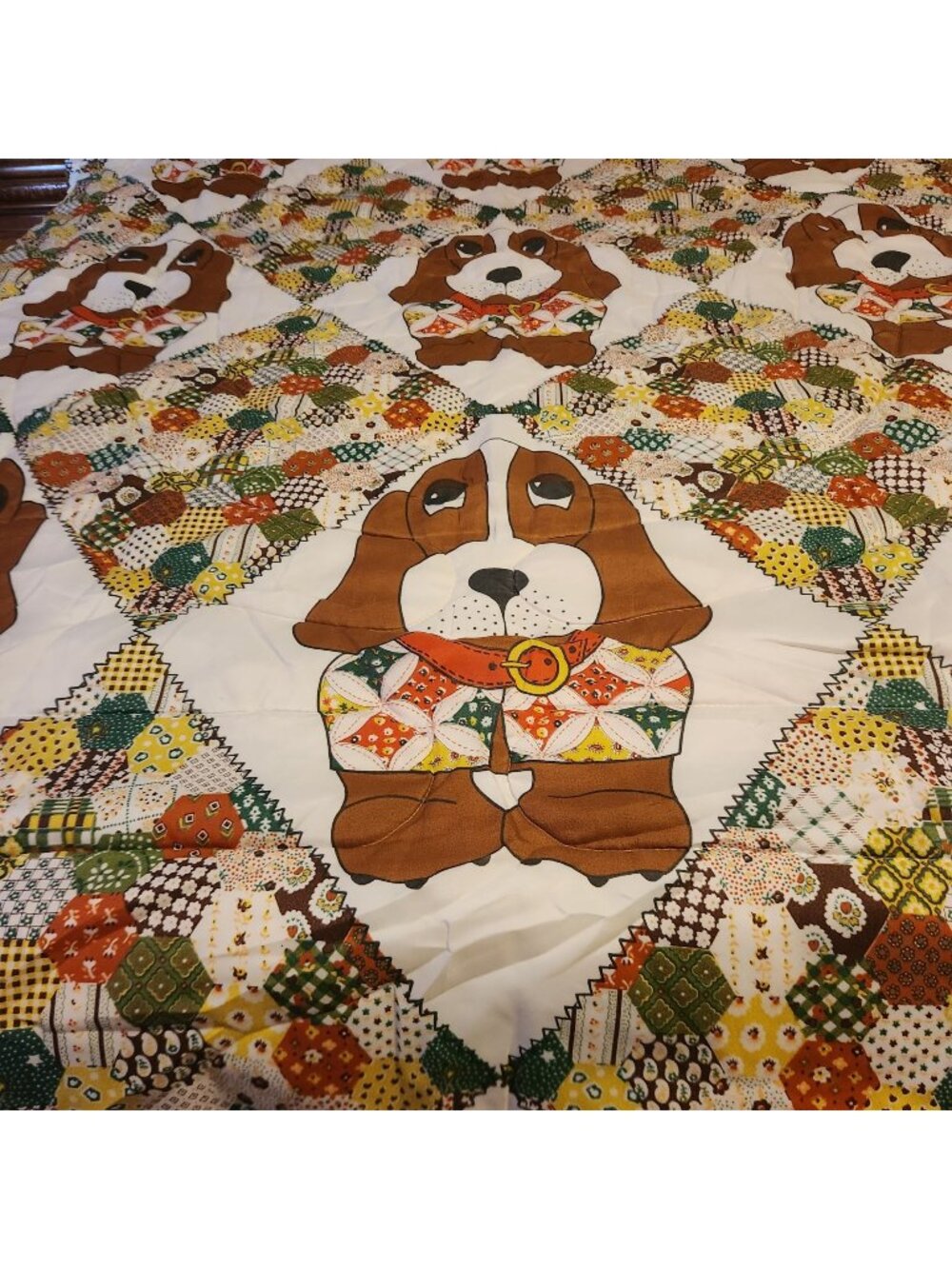 1970's Basset Hound Patchwork Design Quilted Bedspread Full Size Polyester Blend